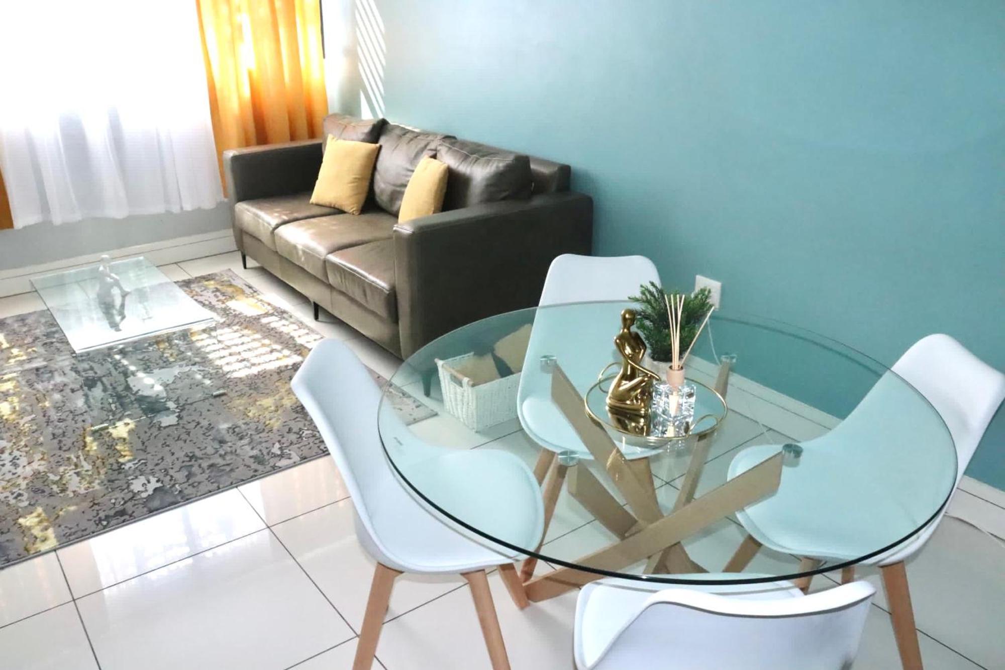 C&J City Centre Airbnb Apartment Windhoek Exterior foto